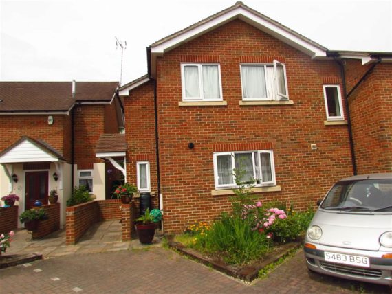 3 Bedroom End of Ter...